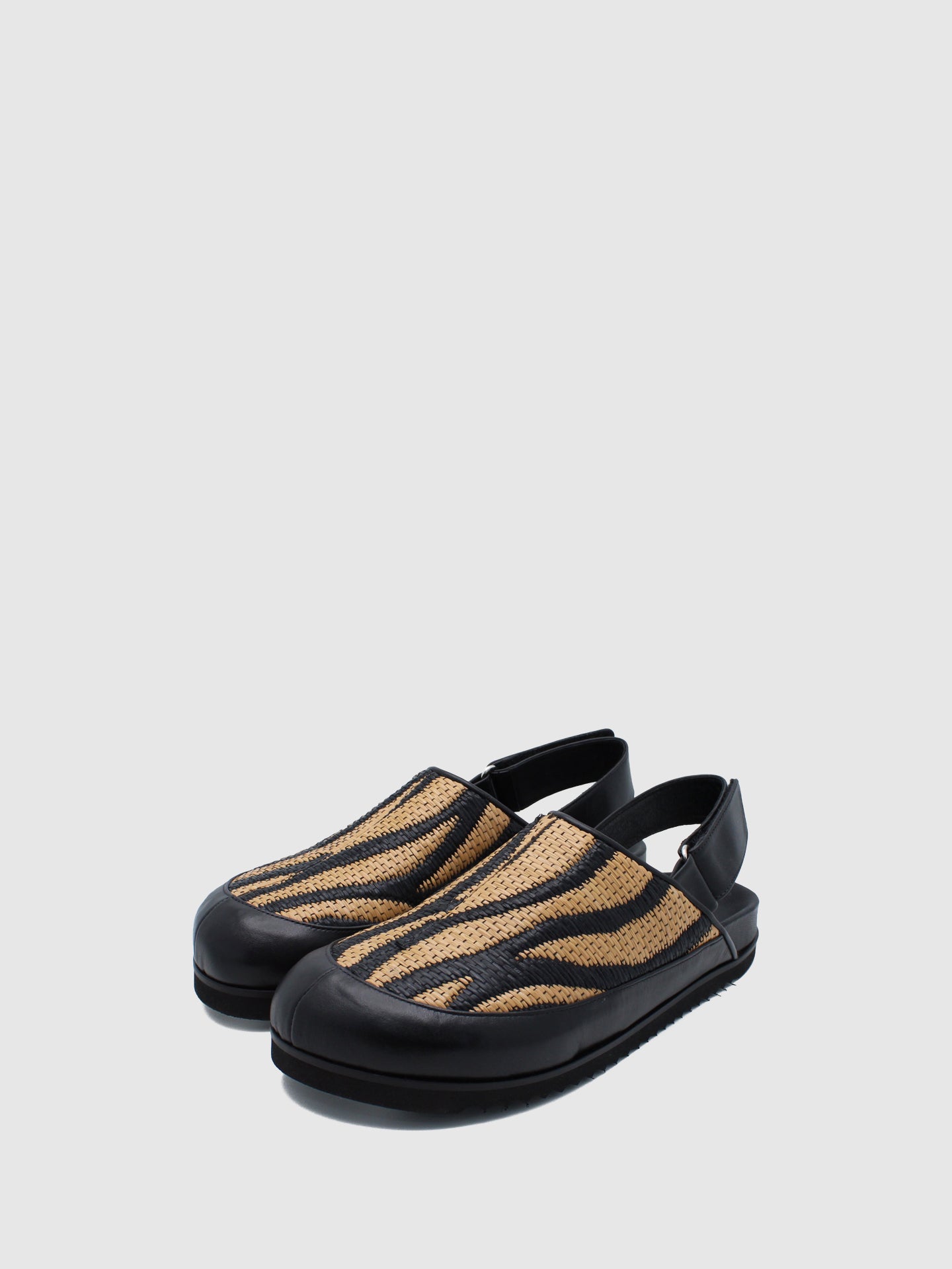 JJ Heitor Multicolor Closed Slippers